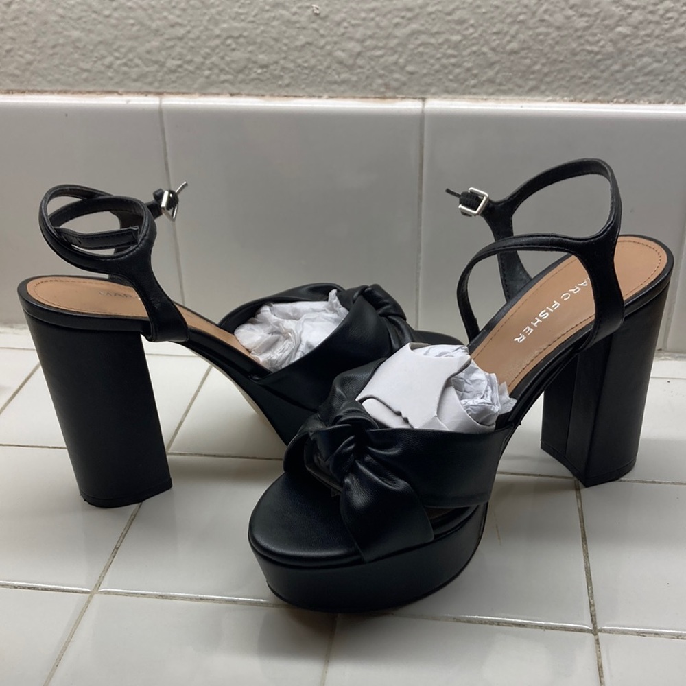Brand new Marc Fisher Deren 7.5 black